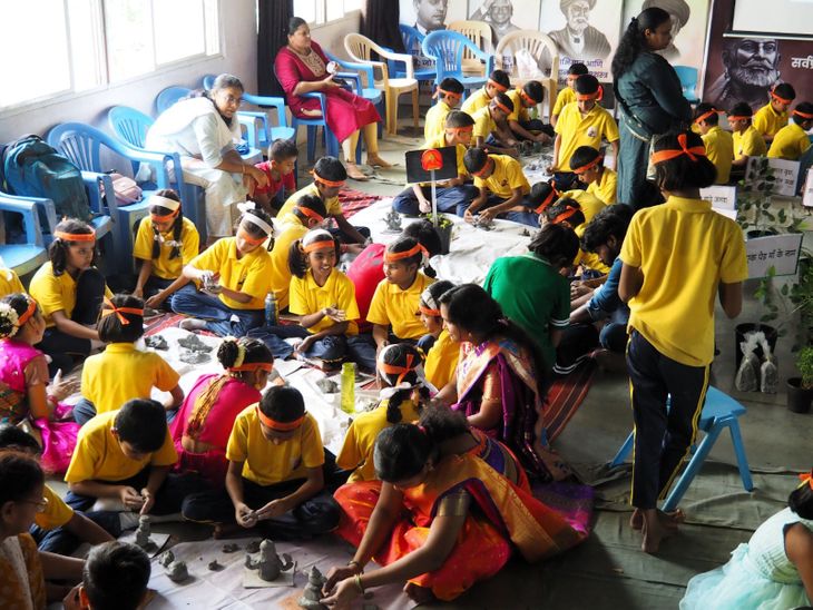 पुण्यात बाल गणेश कोथरूड फेस्टिव्हल:  200 विद्यार्थ्यांनी साकारल्या पर्यावरणपूरक गणेशमूर्ती; मनपा आणि अस्तित्व फाऊंडेशनचा संयुक्त उपक्रम – Pune News