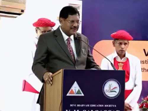 CJI म्हणाले- परीक्षेतील गुण-रँक यश निश्चित करत नाहीत: यासाठी कठोर परिश्रम आणि समर्पण आवश्यक; लहान शहरांमधील विद्यार्थीही उच्च पदांवर पोहोचले CJI म्हणाले- परीक्षेतील गुण-रँक यश निश्चित करत नाहीत: यासाठी कठोर परिश्रम आणि समर्पण आवश्यक; लहान शहरांमधील विद्यार्थीही उच्च पदांवर पोहोचले