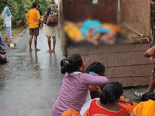 पाटण्यात हायवा-ऑटोची टक्कर, 8 जणांचा मृत्यू:  मृतांमध्ये 5 महिलांचा समावेश, अनेक जखमी; धडकेनंतर ऑटोचे झाले तुकडे