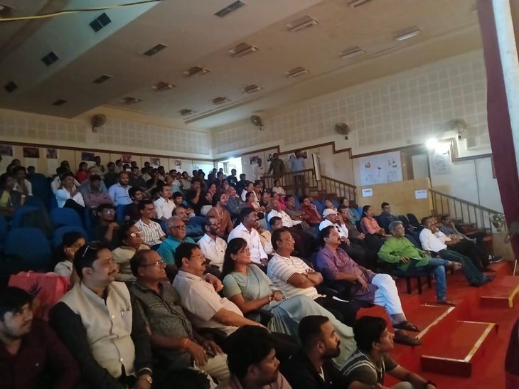 नाट्य परिषद करंडक स्पर्धेत 255 एकांकिका सादर:  अमरावतीत 13 एकांकिकांमध्ये 165 कलाकारांचे सादरीकरण; 19 केंद्रांवर स्पर्धा – Amravati News