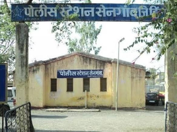 हिंगोलीच्या सेनगावमध्ये घरात घुसून विद्यार्थिनीचा विनयभंग:  अल्पवयीन मुलीला त्रास देणारा आरोपी पसार, नर्सी गावातील तरुणाविरुद्ध गुन्हा दाखल – Hingoli News