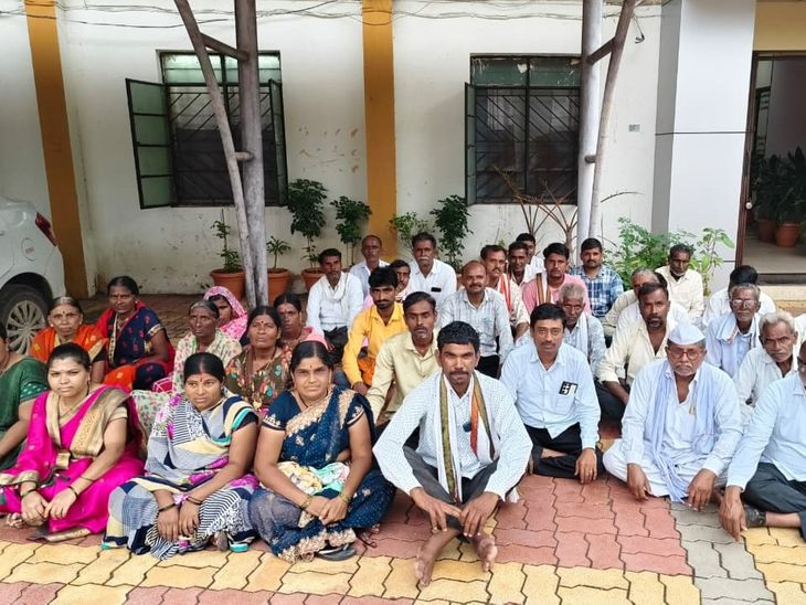 पातूरमध्ये पावसाचे पाणी घरात घुसले:  ग्रामस्थांची विस्तार अधिकाऱ्याला मारहाण; जि.प.मध्ये ठिय्या आंदाेलनही केले – Akola News
