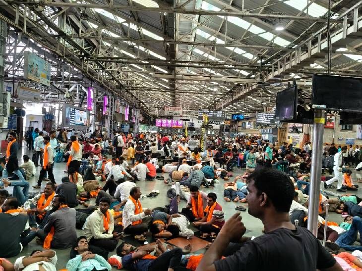 आंदोलकांची गळचेपी करण्याचा प्रयत्न?:  मुंबईतील पाणपोया बंद, स्वच्छतागृहांना लॉक, रोहित पवारांचा आरोप; जरांगेंचा सरकारला इशारा – Mumbai News