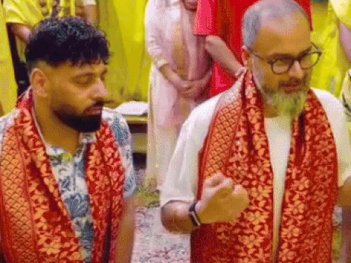 स्वामी प्रेमानंद महाराजांना भेटला रॅपर-गायक बादशाह:  विचारले- सत्य बोलल्याने नातेसंबंध-प्रेम दूर जाते; संत म्हणाले- देव तुम्हाला साथ देतो