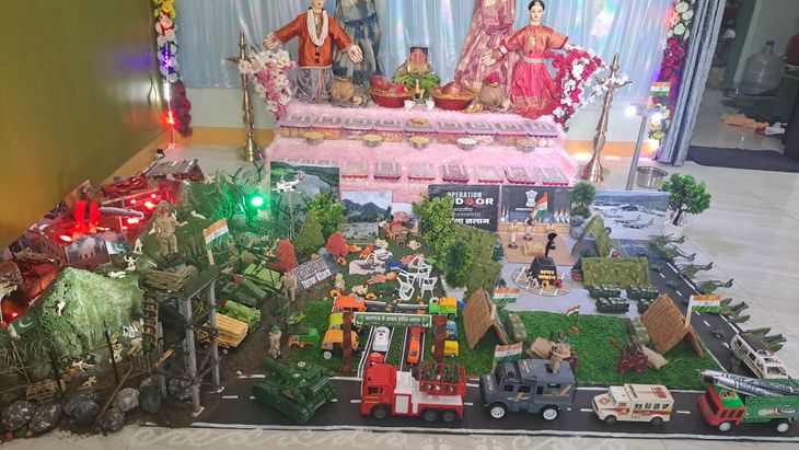 गौराईंपुढे पहलगाम हल्ल्यासह ऑपरेशन सिंदूरचा देखावा:  नागरिकांकडून कौतुक, गौरींच्या आगमनाने घाटनांद्रा‎गावात भक्तिमय वातावरण‎ – Chhatrapati Sambhajinagar News