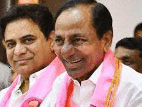 केसीआर यांनी मुलगी कविता यांना पक्षातून निलंबित केले:  म्हणाले- BRS विरोधी कारवायांमध्ये सहभागी: भावावर पक्ष भाजपमध्ये विलीन केल्याचा आरोप केला होता