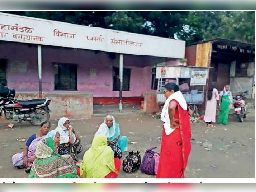 पिशोरची मुक्कामी बस थांबते मेहगावला:  मुक्कामी बस येत नसल्याने प्रवासी संतप्त, आंदोलनाचा इशारा – Chhatrapati Sambhajinagar News