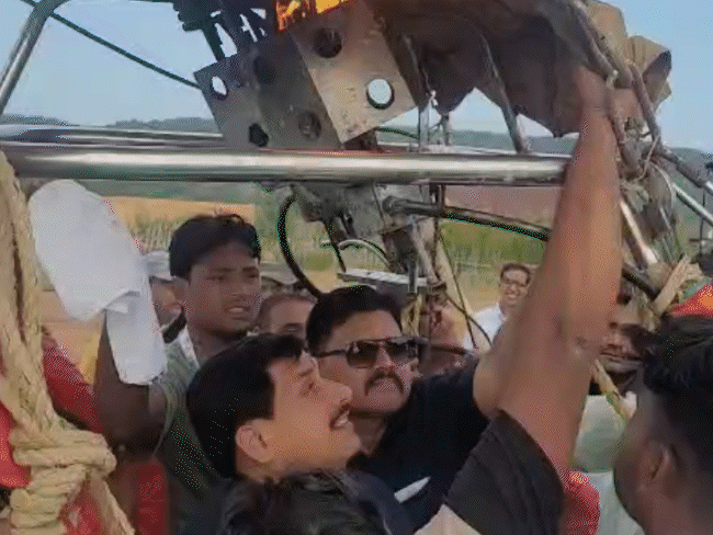 CM मोहन यादव यांच्या हॉट बलूनला लागली आग:  मंदसौरमध्ये वाऱ्याचा वेग जास्त असल्याने उडू शकली नाही ट्रॉली