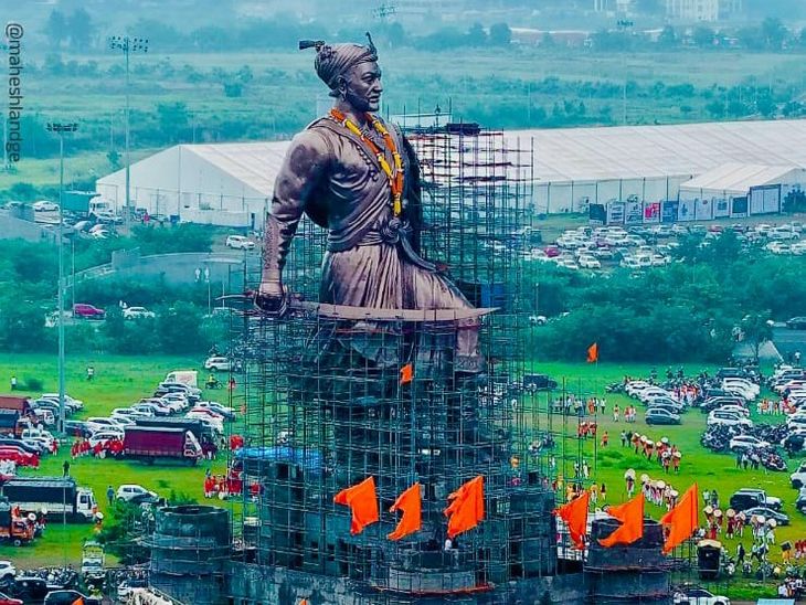 धर्मवीर संभाजी महाराजांच्या शिल्पाला ऐतिहासिक मानवंदना: 3 हजार ढोल, 1 हजार ताशा आणि 500 ध्वजांसह महाराष्ट्रभरातील कलाकारांचा सहभाग – Pune News धर्मवीर संभाजी महाराजांच्या शिल्पाला ऐतिहासिक मानवंदना: 3 हजार ढोल, 1 हजार ताशा आणि 500 ध्वजांसह महाराष्ट्रभरातील कलाकारांचा सहभाग – Pune News