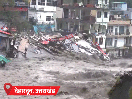 छत्तीसगडमधील कवर्धा येथे ट्रॅक्टरसह 7 जण वाहून गेले:  वैष्णोदेवी यात्रा सुरू, दोन्ही मार्ग खुले; भूस्खलनामुळे 22 दिवस बंद होते