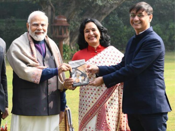 मोदींचे सल्लागार म्हणतात- देशाच्या विकासात न्यायव्यवस्था अडथळा: ‘माय लॉर्ड’ शब्द ब्रिटिशांनीच दिला, तो बदलला पाहिजे; अनेक महिन्यांच्या न्यायालयीन सुट्ट्या चुकीच्या मोदींचे सल्लागार म्हणतात- देशाच्या विकासात न्यायव्यवस्था अडथळा: ‘माय लॉर्ड’ शब्द ब्रिटिशांनीच दिला, तो बदलला पाहिजे; अनेक महिन्यांच्या न्यायालयीन सुट्ट्या चुकीच्या