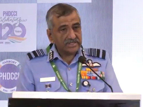 ऑक्टोबरमध्ये भारत ड्रोन आणि काउंटर-ड्रोन सराव करणार: एअर मार्शल म्हणाले- पाकिस्तान आपल्यासारखे बनण्याचा प्रयत्न करतोय ऑक्टोबरमध्ये भारत ड्रोन आणि काउंटर-ड्रोन सराव करणार: एअर मार्शल म्हणाले- पाकिस्तान आपल्यासारखे बनण्याचा प्रयत्न करतोय