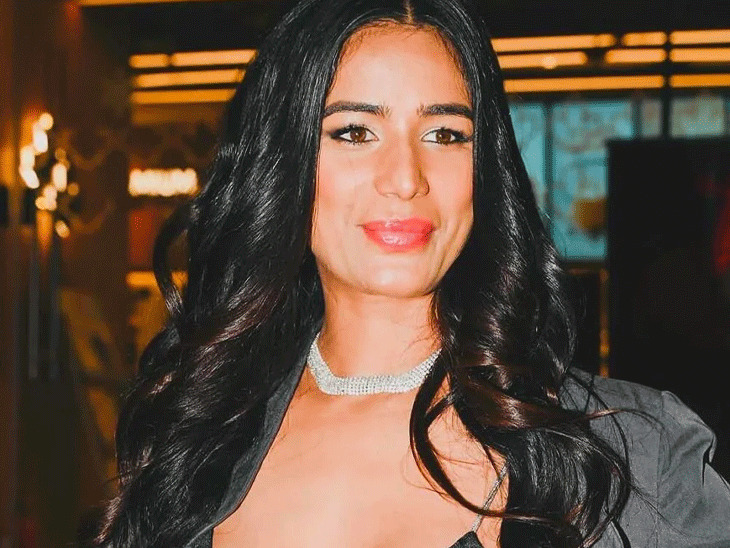 Poonam Pandey Removed From Delhi's Luv Kush Ramlila