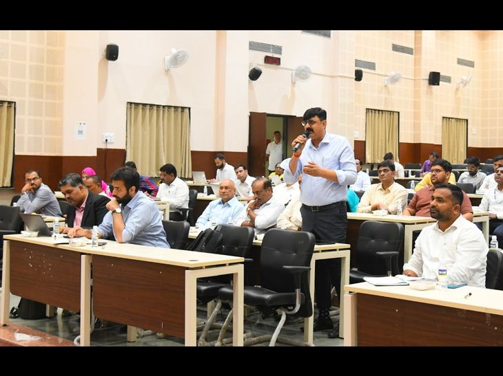 निर्यातीसाठी पर्यायी बाजारपेठ शोधा:  टास्क फोर्स समितीचे अध्यक्ष अपूर्व चंद्रा यांचे आवाहन, अमेरिकेच्या टॅरिफला संधी मानावी – Amravati News