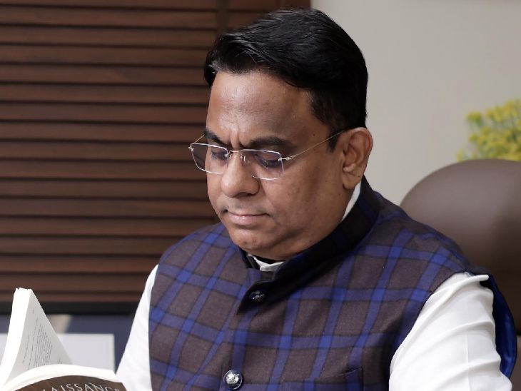 उर्दू अकादमीच्या सुवर्ण महोत्सवाला निधी नाही, प्रसिद्धीला मात्र 10 कोटी:  मंत्री माणिकराव कोकाटे यांना आमदार रईस शेख यांचे पत्र – Mumbai News
