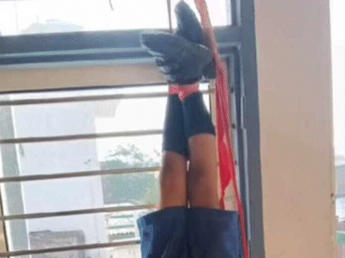 शाळेचे काम न केल्यामुळे मुलाला उलटे लटकवले, व्हिडिओ:  पानिपतमध्ये मुख्याध्यापकांनी फटकारण्यासाठी ड्रायव्हरला बोलावले, त्याने दोरीने बांधून मारले
