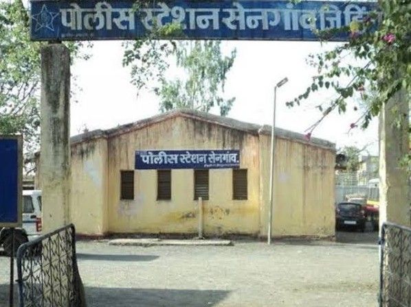 वेलतुरा येथील मिरवणुकीत बँण्ड लावण्याच्या कारणावरून दोन गटात राडा:  दगडफेकीत ८ ते १० जण जखमी, उपचारासाठी हिंगोलीच्या शासकिय रुग्णालयात हलविले – Hingoli News