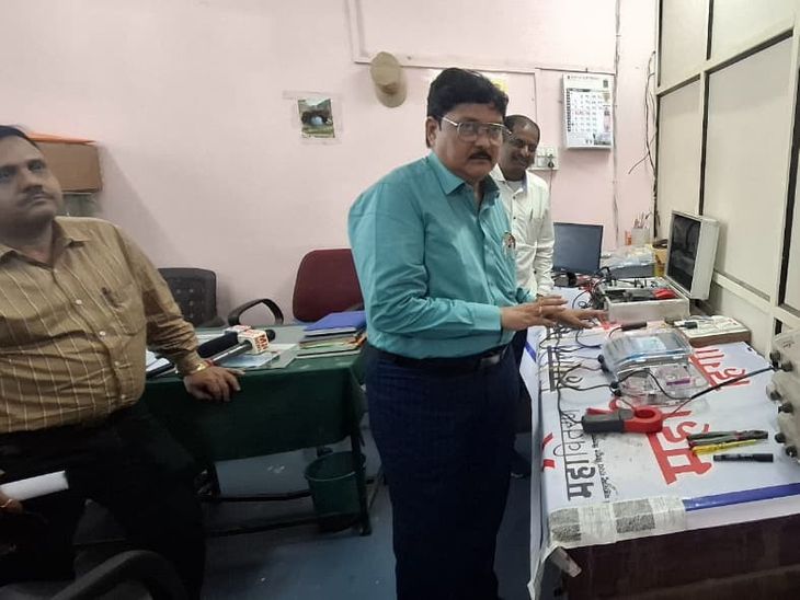 हिंगोली जिल्ह्यात अतिवृष्टीचा वीज कंपनीला ३.५० कोटींचा फटका:  कृषीपंपाचा वीज पुरवठा सुरळीत करण्याचे प्रयत्न, अधीक्षक अभियंत्यांची माहिती – Hingoli News