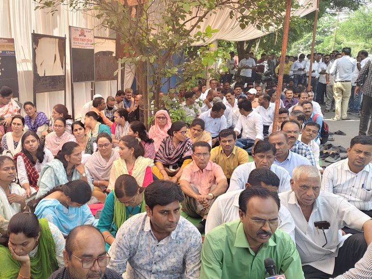 महावितरण अधिकारी, कर्मचाऱ्यांचा 72 तासांचा संप सुरू:  खाजगीकरण, कंत्राटीकरण विरोधात; पेन्शनसह विविध मागण्यांसाठी निदर्शने – Amravati News