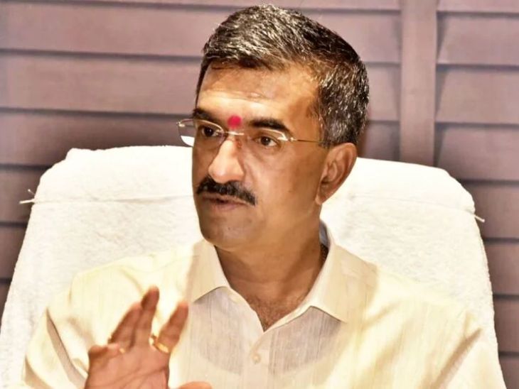 अतिवृष्टी बाधित शेतकऱ्यांविषयी शासन संवदेनशील:  येणारा निधी शेतकऱ्यांच्या खात्यावर तात्काळ जमा करावा- पालकमंत्री शंभूराज देसाई – Kolhapur News