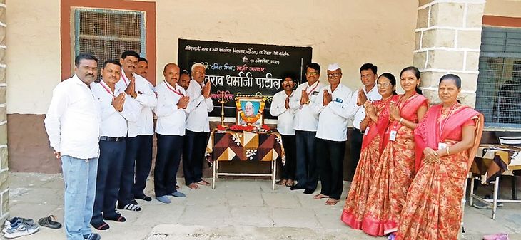 Greetings to former MLA Pandit Dharmaji Patil at Kharde Secondary ...