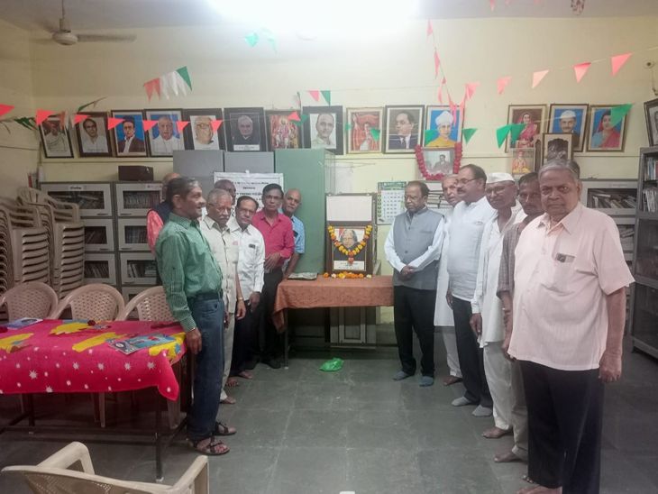कै. नारायणराव उजळंबकर वाचनालयात अब्दुल कलामांची जयंती उत्साहात:  डॉ. वि.ल. धारूरकर यांनी करून दिला डॉ. ए.पी.जे. अब्दुल कलाम यांच्या कार्याचा परिचय – Chhatrapati Sambhajinagar News