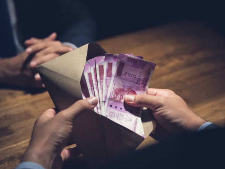 भंडाऱ्यात लाचलुचपत प्रतिबंधक विभागाची मोठी कारवाई:  खादी व ग्रामोद्योग मंडळाच्या कनिष्ठ सहाय्यकाला रंगेहाथ पकडले, 15 हजारांची घेत होता लाच – Nagpur News