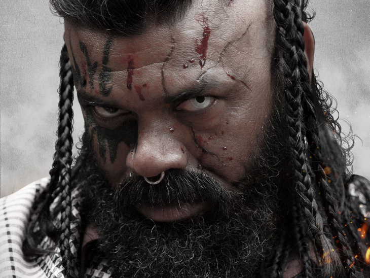 सिद्धार्थ जाधवचा धडकी भरवणारा लूक:  महेश मांजरेकर यांच्या ‘पुन्हा शिवाजीराजे भोसले’ या बहुप्रतिक्षित चित्रपटाचे पोस्टर लॉन्च – Mumbai News