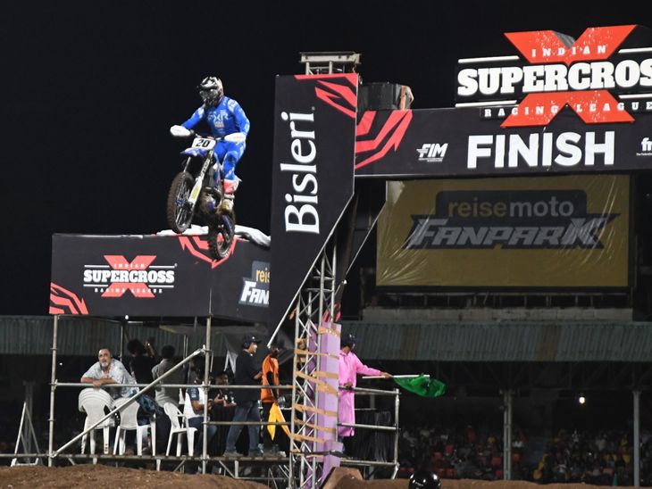 बीबी रेसिंगने इंडियन सुपरक्रॉस लीगची पहिली फेरी जिंकली:  बालेवाडीत २१ देशांतील ३६ रायडर्स सहभागी; भारताचे स्थान मजबूत – Pune News