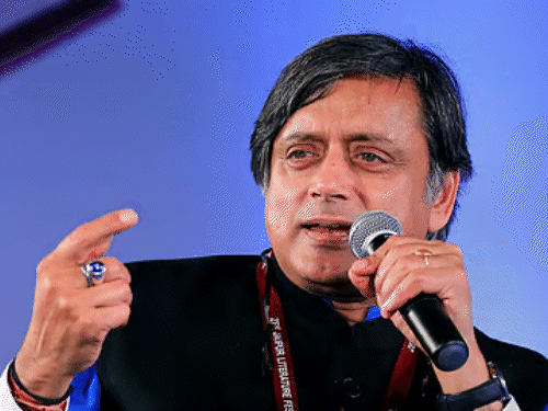 शशी थरूर यांनी पेड रिव्ह्यूच्या आरोपांना दिले उत्तर:  म्हणाले – मी विकला जाणारा नाही, आर्यन खानच्या वेब सीरिजचे कौतुक केले होते शशी थरूर यांनी पेड रिव्ह्यूच्या आरोपांना दिले उत्तर:  म्हणाले – मी विकला जाणारा नाही, आर्यन खानच्या वेब सीरिजचे कौतुक केले होते