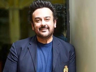 अदनान सामीचे वाढलेले वजन पाहून चाहते हैराण झाले आहेत.:  मुंबई विमानतळावर कुटुंबासह दिसला; पूर्वी 230 किलो वजन केले होते कमी