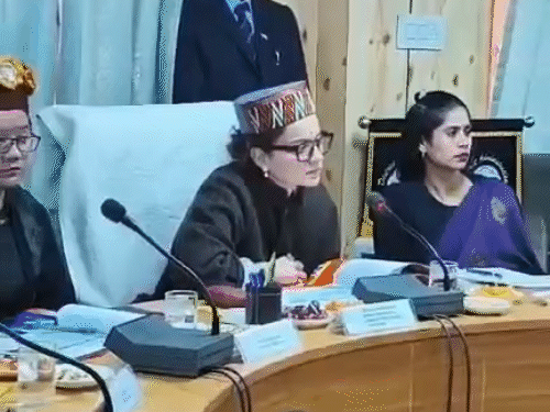 कंगना म्हणाली- सर्व राजांना वेगवेगळे देश निर्माण करायचे होते:  सरदार पटेलांनी सर्वांना एकत्र आणले; भारताचे तुकडे-तुकडे करण्यासाठी अनेकांचे प्रयत्न