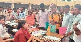 वनहक्क दाव्यांच्या निवारणासाठी अक्कलकुवा येथे झाली सुनावणी:  जिल्ह्यातील 356 प्रकरण पडताळत सखाेल परिक्षणाचे निर्देश‎ – Jalgaon News