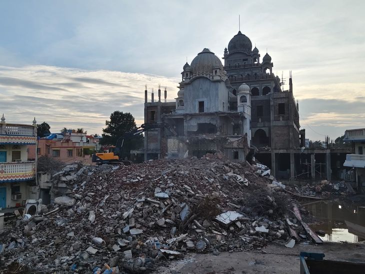 Work on the new building of the historic Gurudwara in Manmadla begins ...