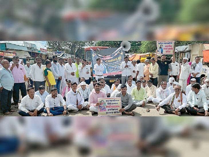 Road blockade protest in Chausala, Vadgaon for thorough investigation