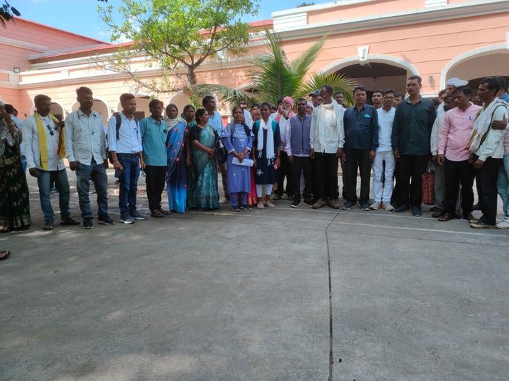 मेळघाटातील आदिवासींच्या प्रश्नांवर जिल्हाधिकाऱ्यांची बैठक:  रस्ते, वीज, पुलासाठी यंत्रणांना तातडीने उपाययोजनेचे आदेश – Amravati News