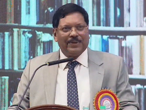 CJI गवई म्हणाले- संविधानात न्याय-समानतेची तत्त्वे:  न्यायव्यवस्थेकडे ना तलवारीची ताकद, ना शब्दांची; आजचे कायदेशीर शिक्षण अधिक व्यावहारिक