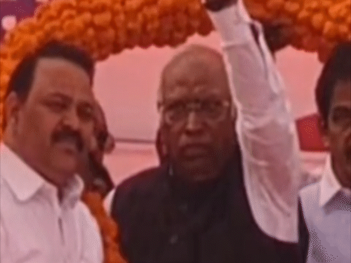 ‘मोदींची आश्वासने खोटी निघाली’ – मल्लिकार्जुन खरगे:  15 लाख रुपये, 2 कोटी नोकऱ्या – MSP दुप्पट करण्याचे आश्वासन अपूर्ण