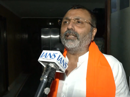 BJP खासदार म्हणाले – राहुल गांधी म्हातारे झाले:  लग्न न केल्याने तुम्ही तरुण राहाल असे नाही; परदेश दौऱ्यांवर प्रश्न उपस्थित केले