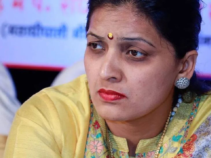 राष्ट्रवादी कॉंग्रेसच्या रुपाली ठोंबरेंवर गुन्हा दाखल:  पोलिस ठाण्यात बेकायदेशीर जमाव जमवल्याप्रकरणी कारवाई, काय आहे प्रकरण? वाचा सविस्तर – Pune News