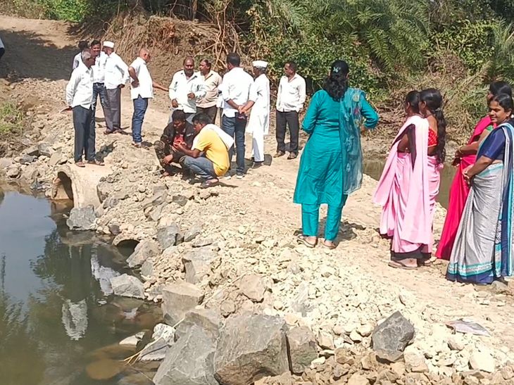 ढाकुलगावकऱ्यांनी श्रमदानातून पूल बांधला:  विदर्भा नदीवरील बंधाऱ्यामुळे गावाला नवी ओळख – Amravati News