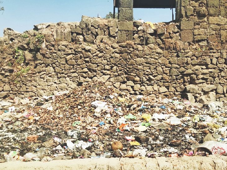 राजकीय भांडणात मतदारांचे प्रश्न हरवले, मूलभूत प्रश्नांवर होणार निवडणूक:  खुलताबादेत शहराची हद्दवाढ, ट्रॉमा केअर सेंटर, रस्ते, पाणी, स्वच्छतेचा मुद्दा महत्त्वाचा; – Chhatrapati Sambhajinagar News