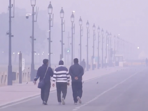 दिल्ली-NCR मध्ये प्रदूषणाशी संबंधित नियम बदलले:  AQI 200+ असल्यावर ऑफिसच्या वेळा बदलतील; 400+ असेल तर 50% कर्मचाऱ्यांना वर्क फ्रॉम होम