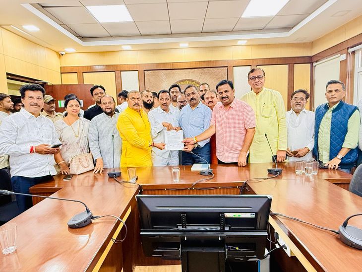 पुण्यात 3 लाखांहून अधिक मतदारांची दुबार नोंदणी:  सर्वपक्षीय शिष्टमंडळाची मनपा आयुक्तांकडे याद्या दुरुस्त करण्याची मागणी – Pune News