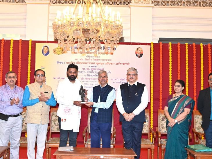 पुणे विद्यापीठात संविधान दिन साजरा:  डॉ. आंबेडकर संविधानाचे शिल्पकार, राष्ट्रप्रथम भाव महत्त्वाचा; ॲड. गायकवाड यांचे प्रतिपादन – Pune News