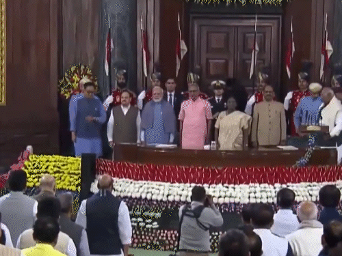 संविधान दिनानिमित्त 9 नवीन भाषांमध्ये संविधान प्रकाशित:  राष्ट्रपती म्हणाल्या- तिहेरी तलाक रद्द करणे हे ऐतिहासिक पाऊल, जीएसटीमुळे देशाची आर्थिक एकता मजबूत झाली