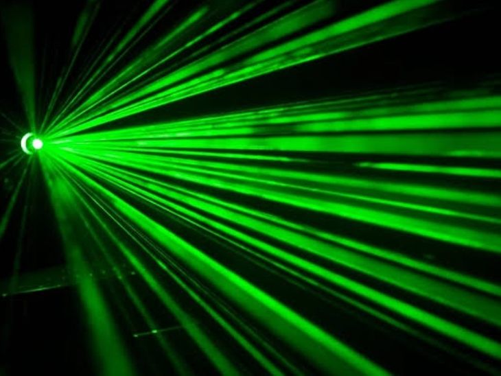 गणेश विसर्जन मिरवणुकीत लेझर लाईट वापरणे अंगलट:  मंडळ अध्यक्षाला ठोठावला 1 हजार रुपयांचा दंड, दोन दिवसांची साधी कैद – Pune News