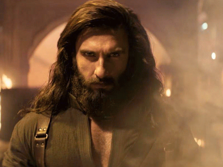 रणवीर सिंगचा ‘धुरंधर’ प्रदर्शनापूर्वीच वादात:  शहीद मेजर मोहित शर्मा यांच्या पालकांनी दिल्ली उच्च न्यायालयात चित्रपटावर बंदी घालण्याची मागणी केली