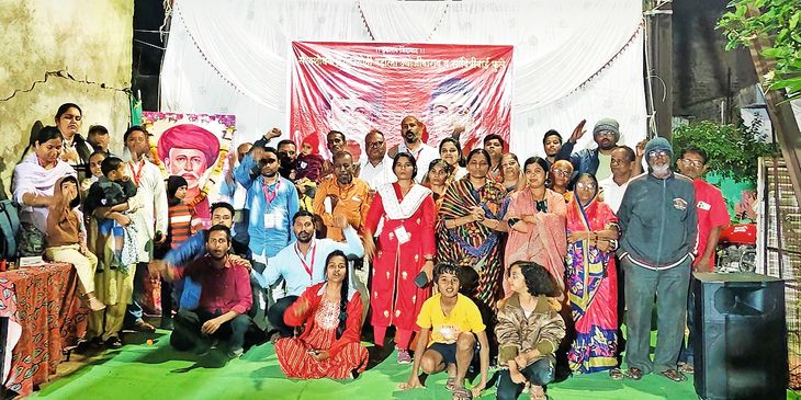 महात्मा ज्योतिबा फुले यांच्या आयुष्यातील प्रत्येक क्षण समर्पित: नवजागरण मनिषी, क्रांतिकारी स्मरण समितीकडून अभिवादन – Amravati News महात्मा ज्योतिबा फुले यांच्या आयुष्यातील प्रत्येक क्षण समर्पित: नवजागरण मनिषी, क्रांतिकारी स्मरण समितीकडून अभिवादन – Amravati News