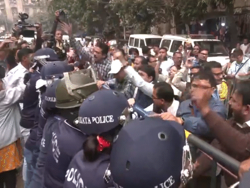 बंगालमध्ये SIR च्या विरोधात BLO चे आंदोलन:  यूपीमध्ये सहाय्यक बीएलओचा झोपेतच मृत्यू, देशात आतापर्यंत 29 जणांचा बळी